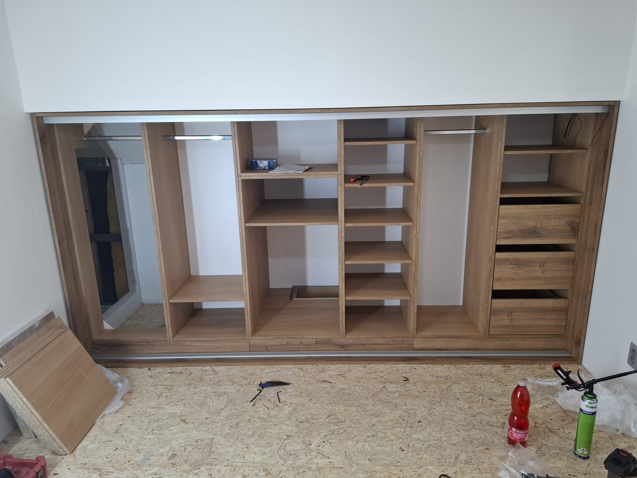 Vestavěné skříně